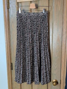American Eagle Women’s Black Floral Pleated Midi Skirt